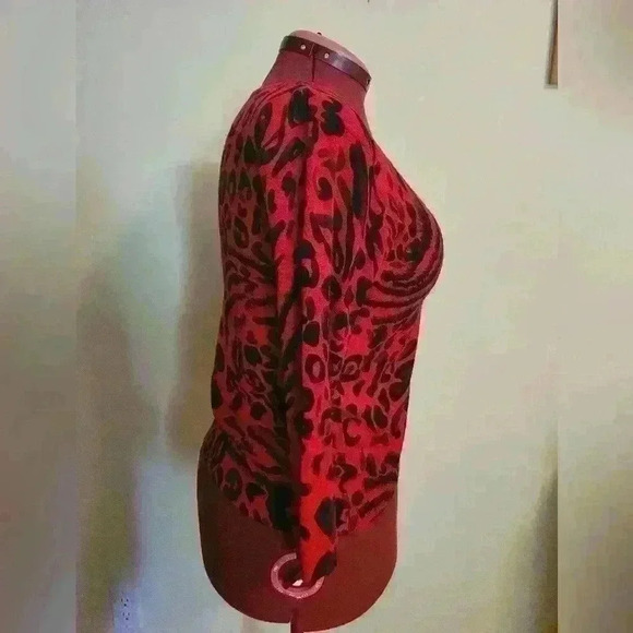 San San Secret | Women Red Leopard Print 3/4 Sleeve Shirt, Size M/L - Picture 3 of 6